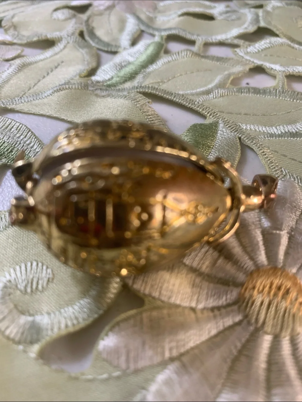 Harry Potter -The Golden Egg Pendant Metal Armor and Acrylic White Egg